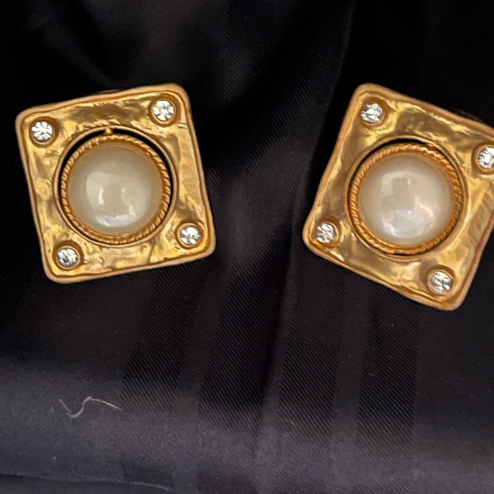 Vintage Gold pearl and rhinestones earring earrings, clip on. Costume